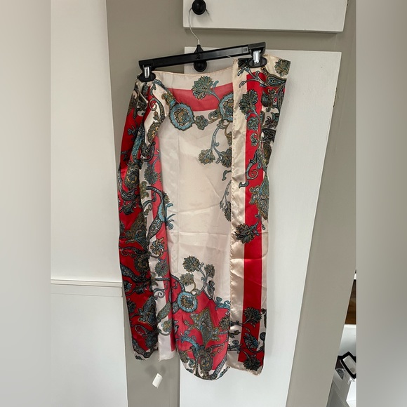 NWT SATIN PRINTED SCARF - Picture 6 of 11